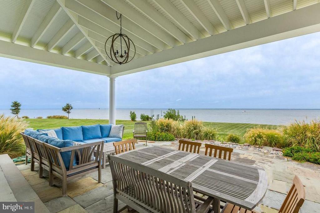 CHESAPEAKE BAY WATERFRONT | 216 LIGHTHOUSE VIEW DRIVE