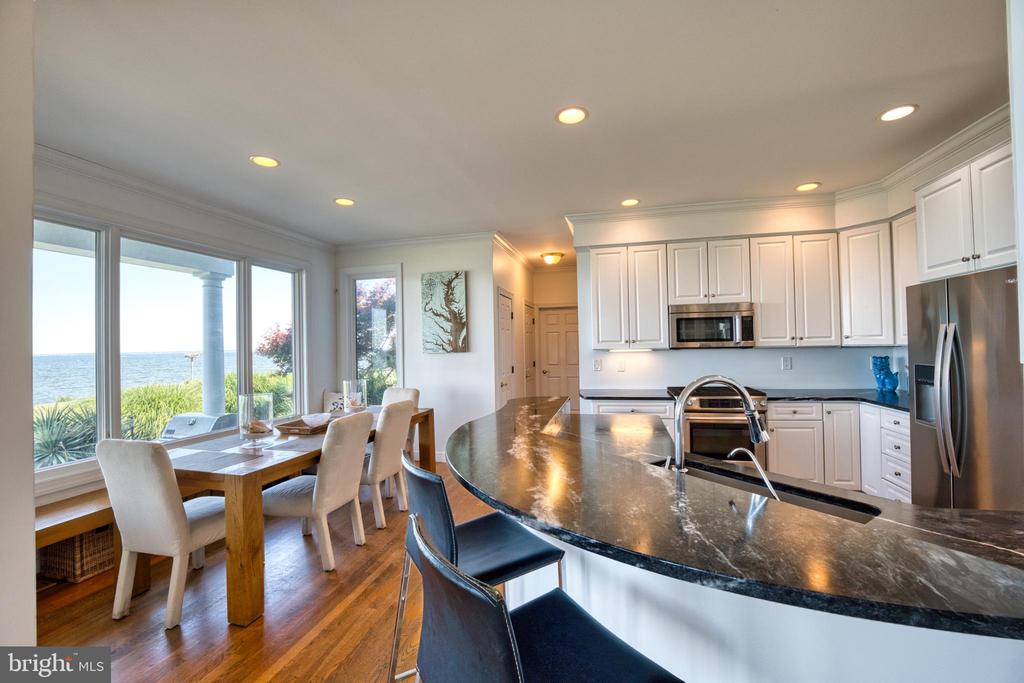 CHESAPEAKE BAY WATERFRONT | 216 LIGHTHOUSE VIEW DRIVE
