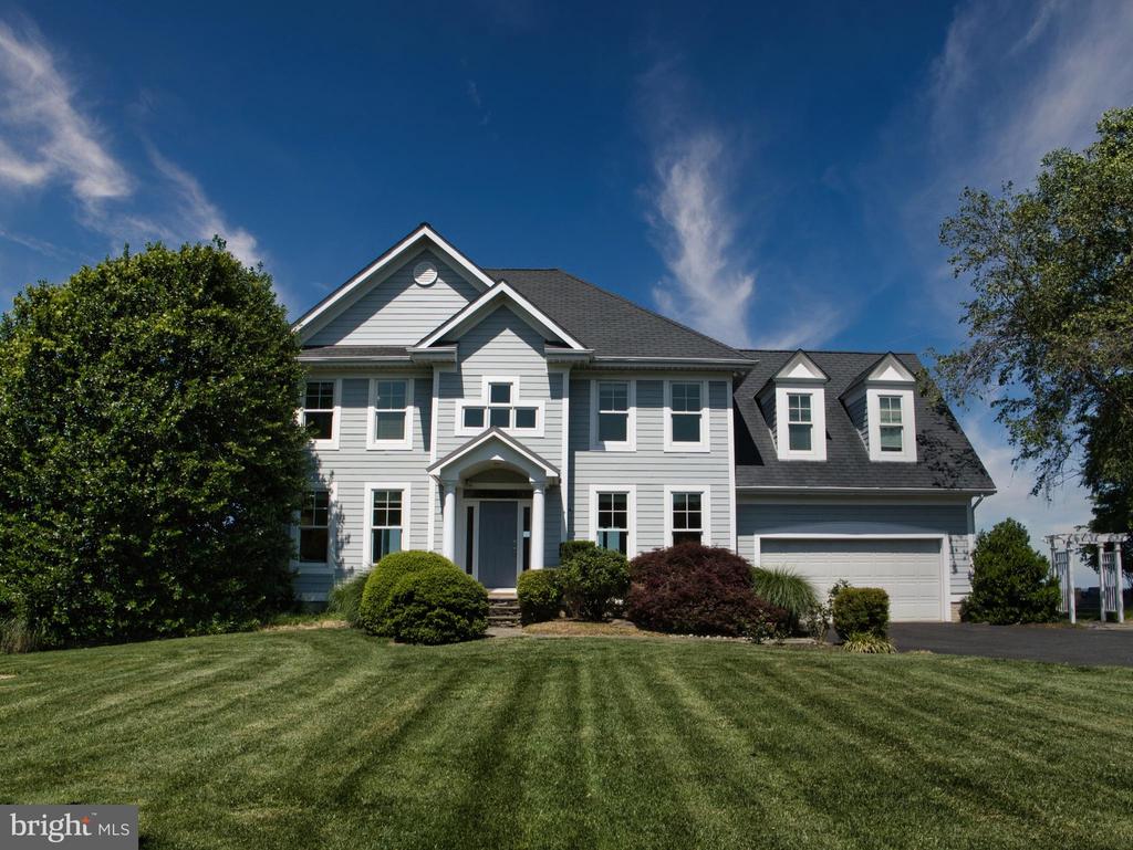 CHESAPEAKE BAY WATERFRONT | 216 LIGHTHOUSE VIEW DRIVE