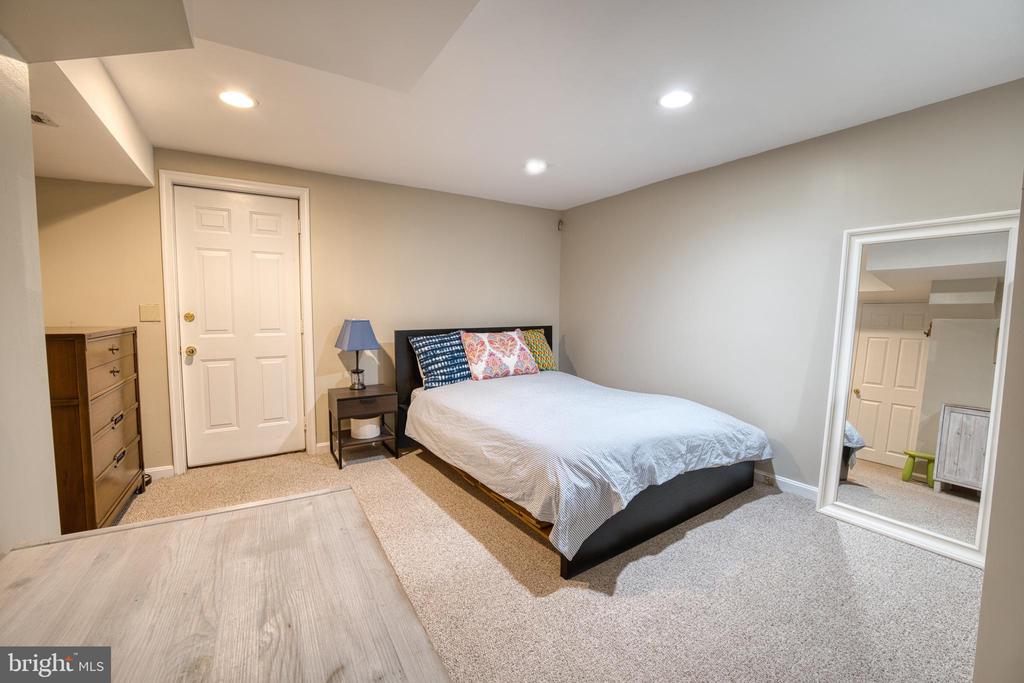 CHESAPEAKE BAY WATERFRONT | 216 LIGHTHOUSE VIEW DRIVE