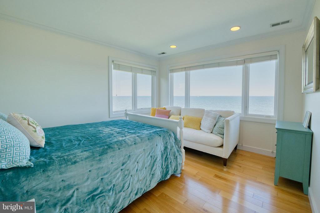 CHESAPEAKE BAY WATERFRONT | 216 LIGHTHOUSE VIEW DRIVE