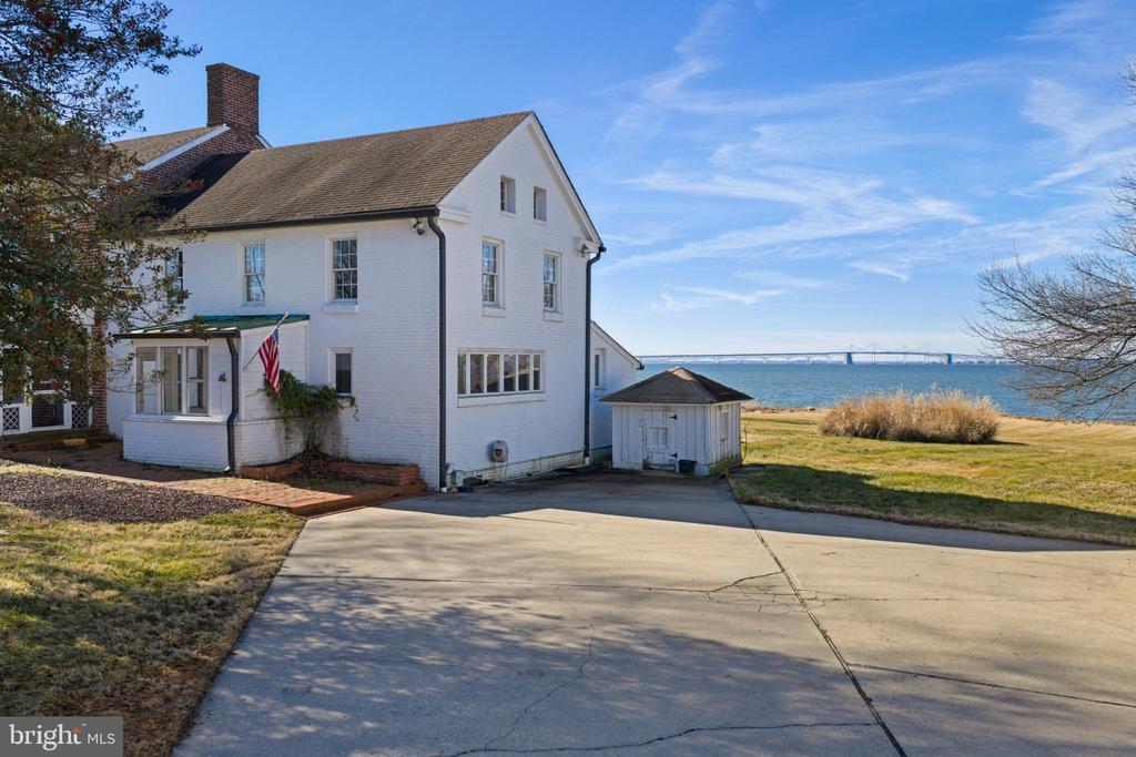 EASTERN SHORE WATERFRONT | 301 JOHN KALLIS LANE