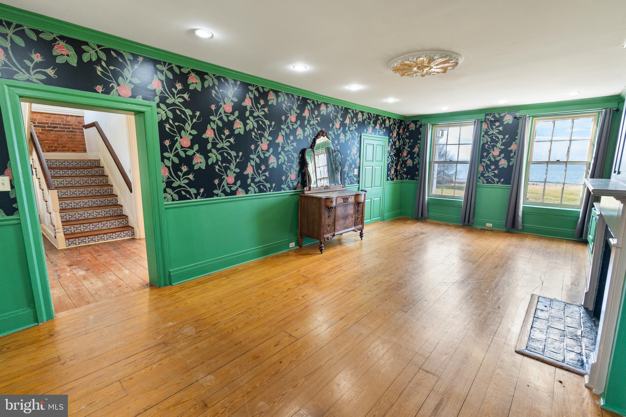 301 JOHN KALLIS LANE