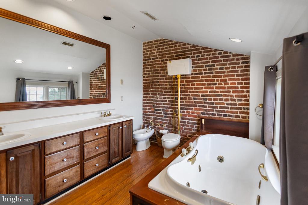 EASTERN SHORE WATERFRONT | 301 JOHN KALLIS LANE