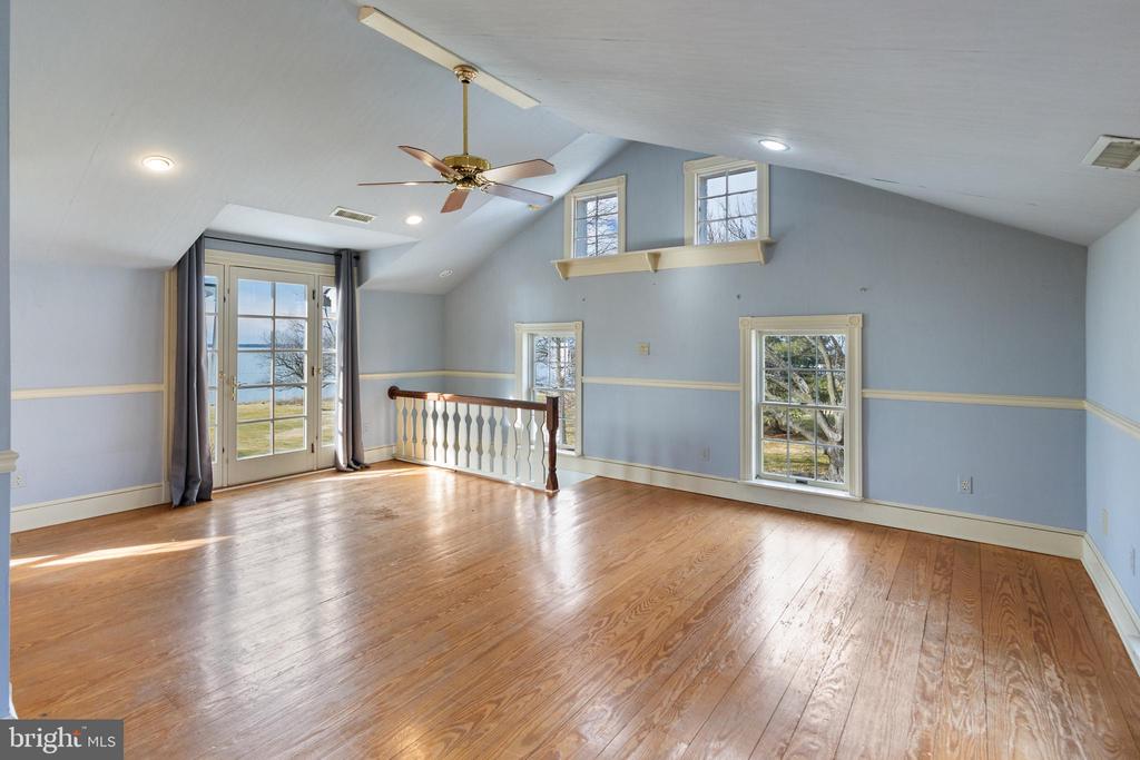 EASTERN SHORE WATERFRONT | 301 JOHN KALLIS LANE