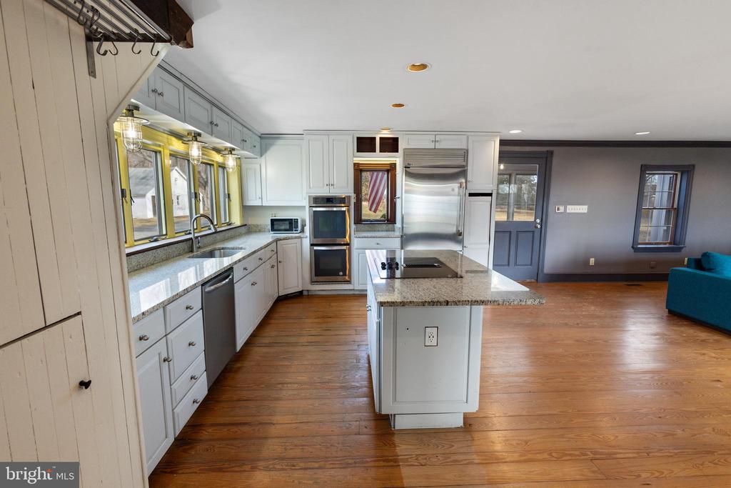 EASTERN SHORE WATERFRONT | 301 JOHN KALLIS LANE