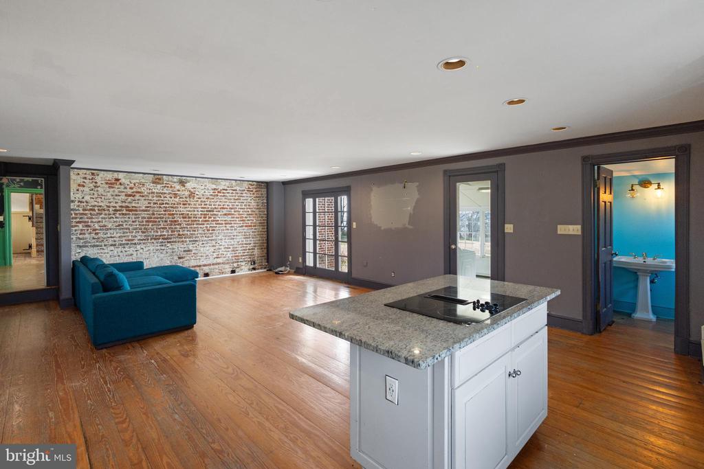 EASTERN SHORE WATERFRONT | 301 JOHN KALLIS LANE