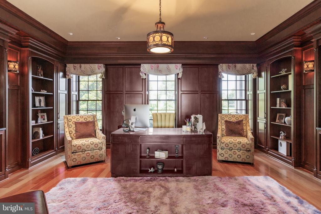 200 BRIDGEVIEW LANE