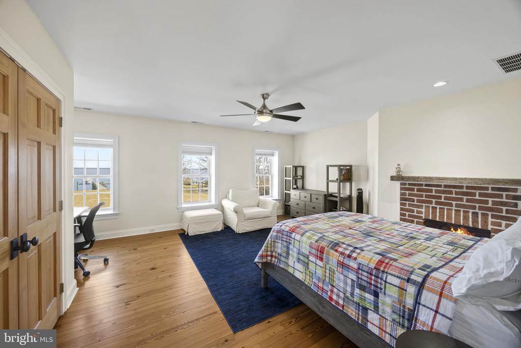 EASTERN SHORE WATERFRONT | 122 QUEEN ANNE ROAD