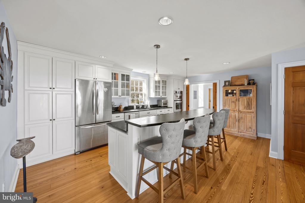 EASTERN SHORE WATERFRONT | 122 QUEEN ANNE ROAD