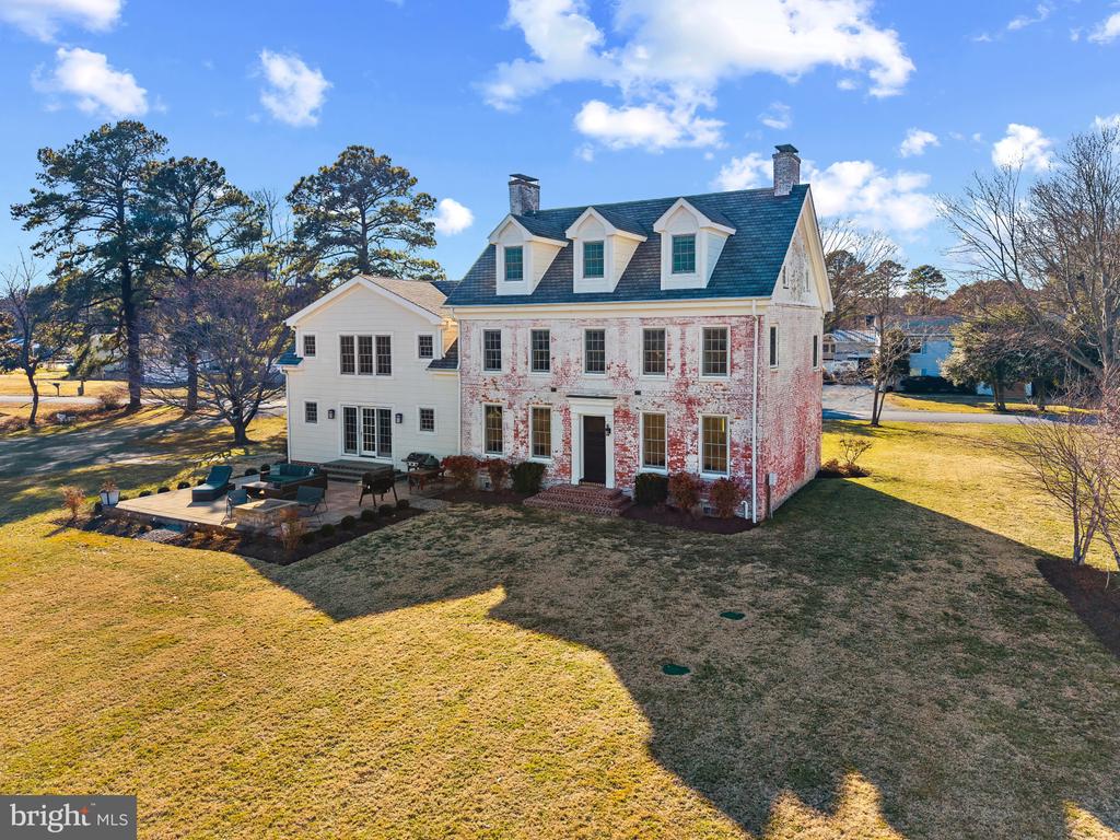 EASTERN SHORE WATERFRONT | 122 QUEEN ANNE ROAD