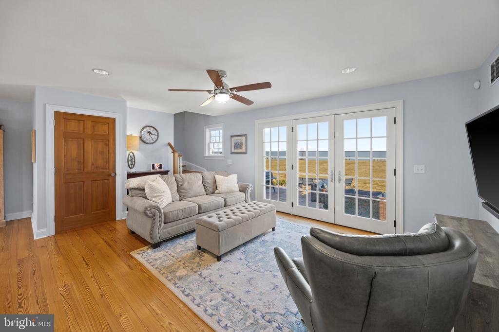 EASTERN SHORE WATERFRONT | 122 QUEEN ANNE ROAD