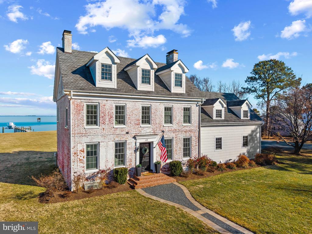 EASTERN SHORE WATERFRONT | 122 QUEEN ANNE ROAD
