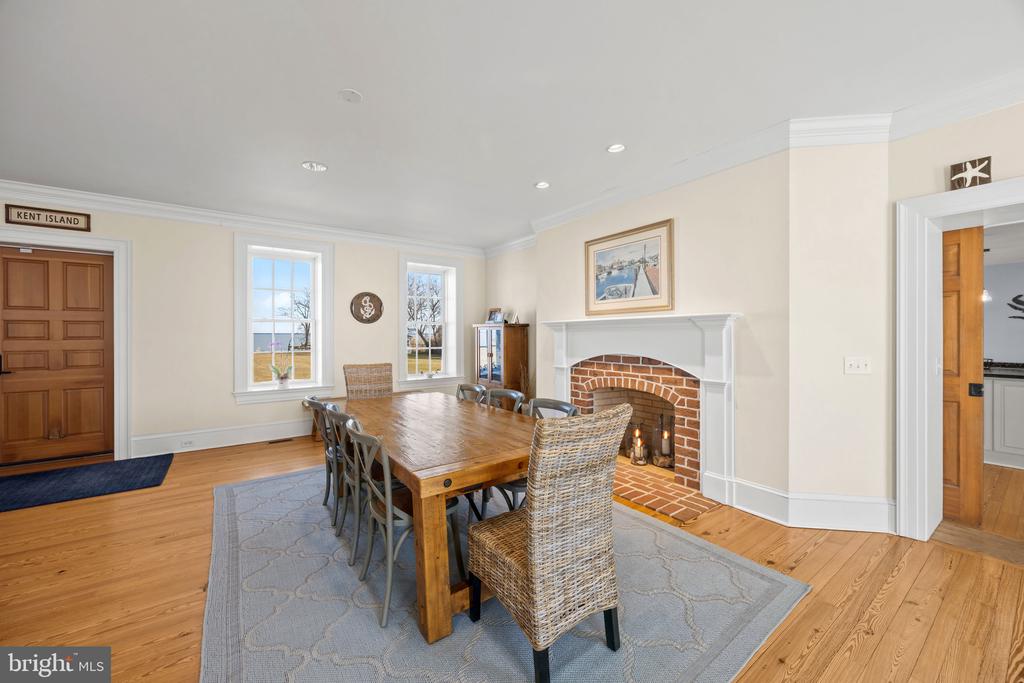 EASTERN SHORE WATERFRONT | 122 QUEEN ANNE ROAD