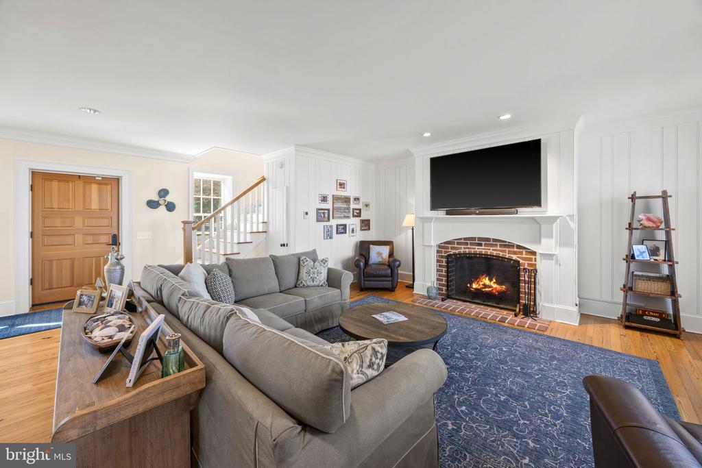 EASTERN SHORE WATERFRONT | 122 QUEEN ANNE ROAD