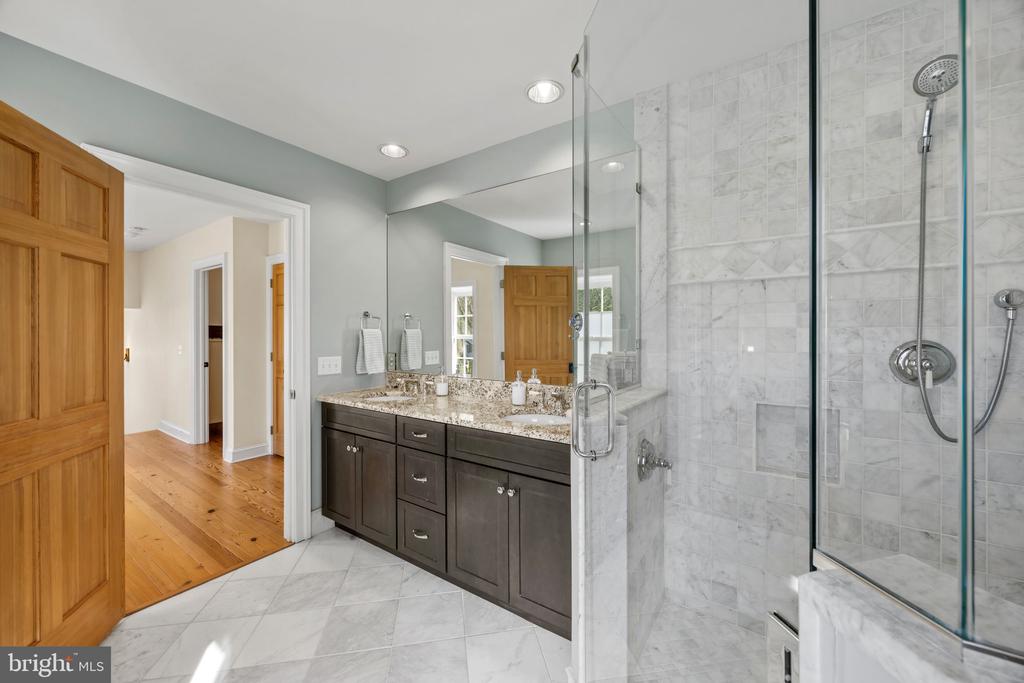 EASTERN SHORE WATERFRONT | 122 QUEEN ANNE ROAD