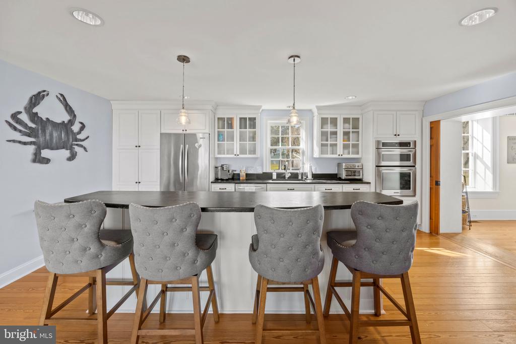 EASTERN SHORE WATERFRONT | 122 QUEEN ANNE ROAD