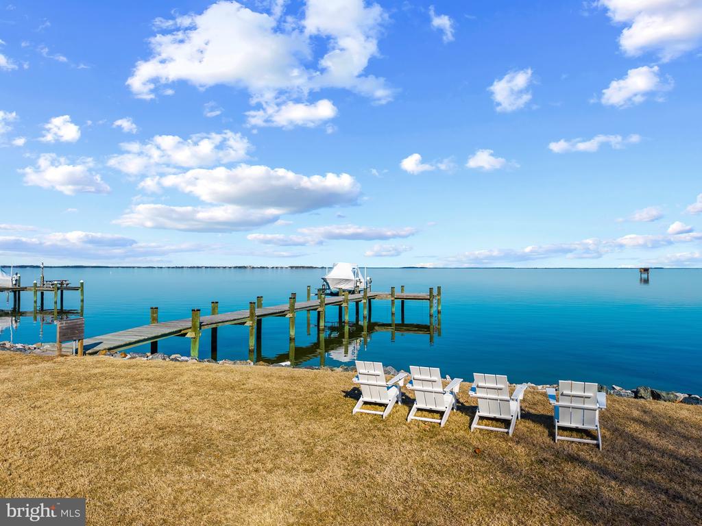 EASTERN SHORE WATERFRONT | 122 QUEEN ANNE ROAD