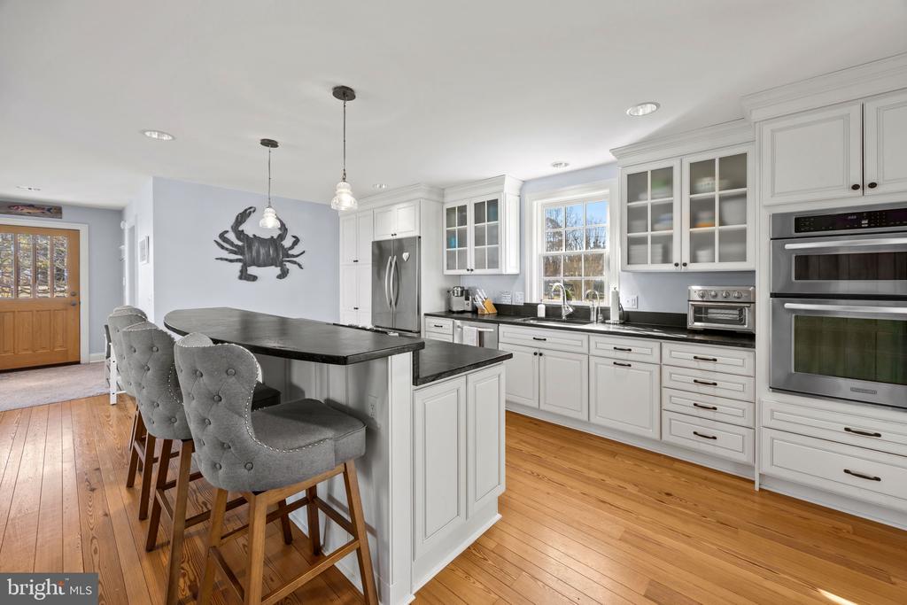 EASTERN SHORE WATERFRONT | 122 QUEEN ANNE ROAD