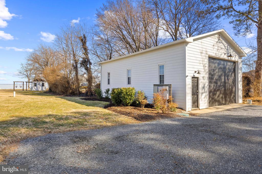 EASTERN SHORE WATERFRONT | 122 QUEEN ANNE ROAD