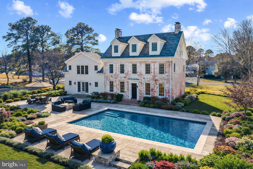 EASTERN SHORE WATERFRONT | 122 QUEEN ANNE ROAD