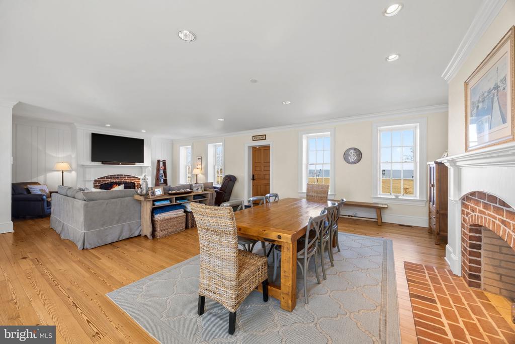EASTERN SHORE WATERFRONT | 122 QUEEN ANNE ROAD