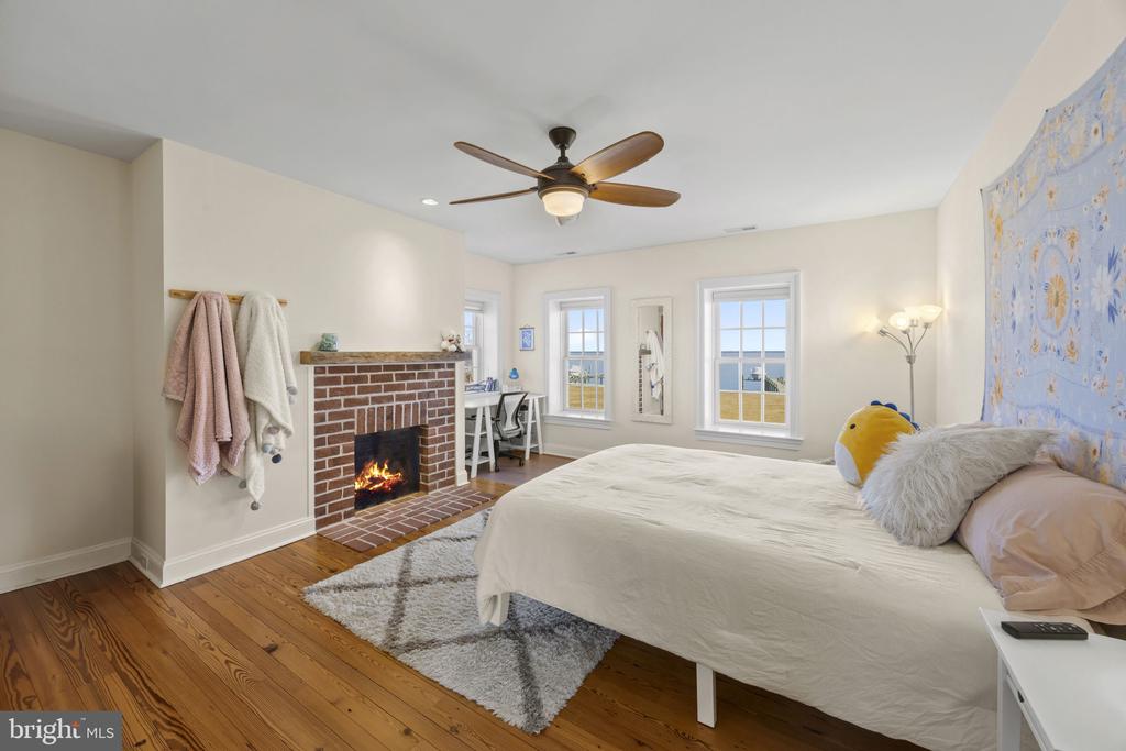 EASTERN SHORE WATERFRONT | 122 QUEEN ANNE ROAD