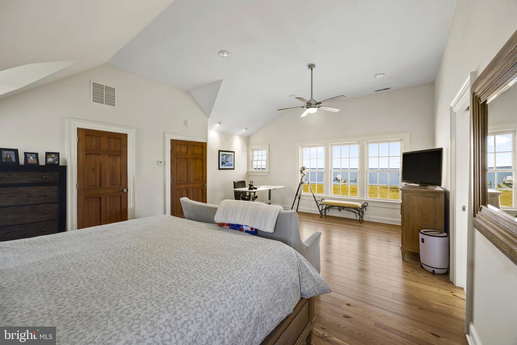 EASTERN SHORE WATERFRONT | 122 QUEEN ANNE ROAD
