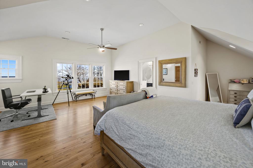 EASTERN SHORE WATERFRONT | 122 QUEEN ANNE ROAD