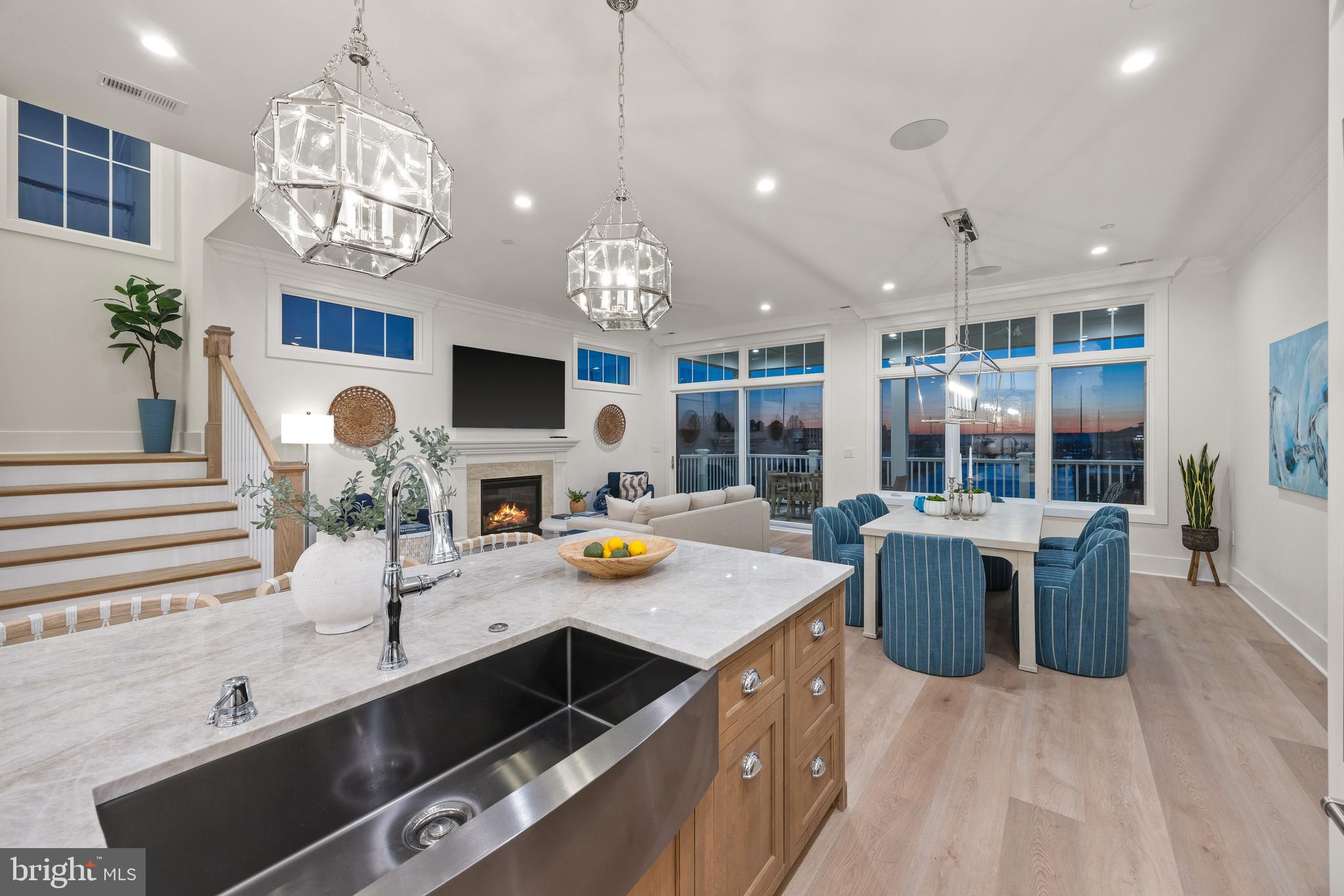 WATERFRONT LIVING AT SUNSET WHARF | 111 PETRIE WAY