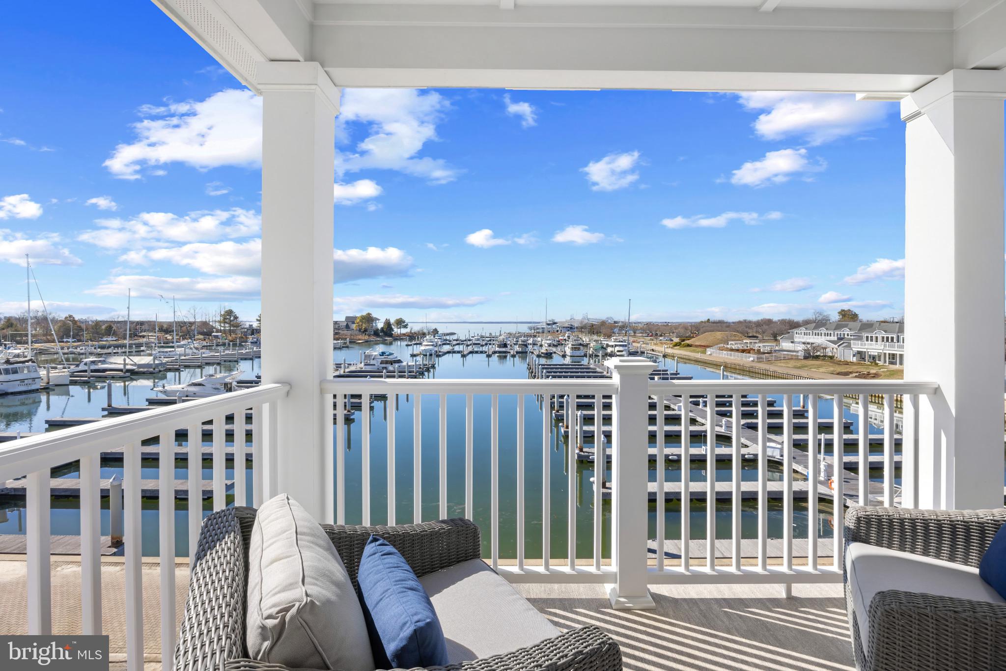 WATERFRONT LIVING AT SUNSET WHARF | 111 PETRIE WAY