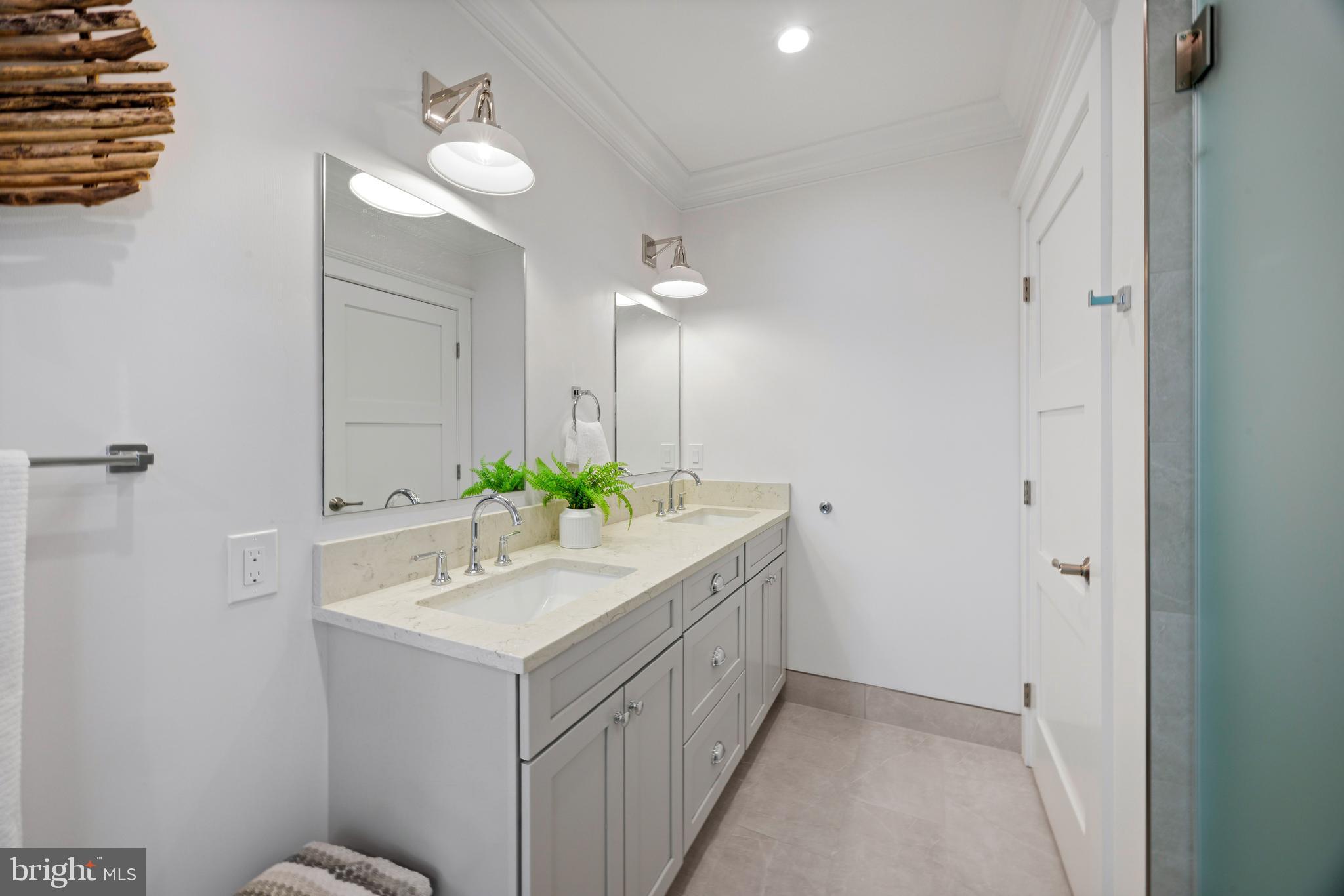 WATERFRONT LIVING AT SUNSET WHARF | 111 PETRIE WAY