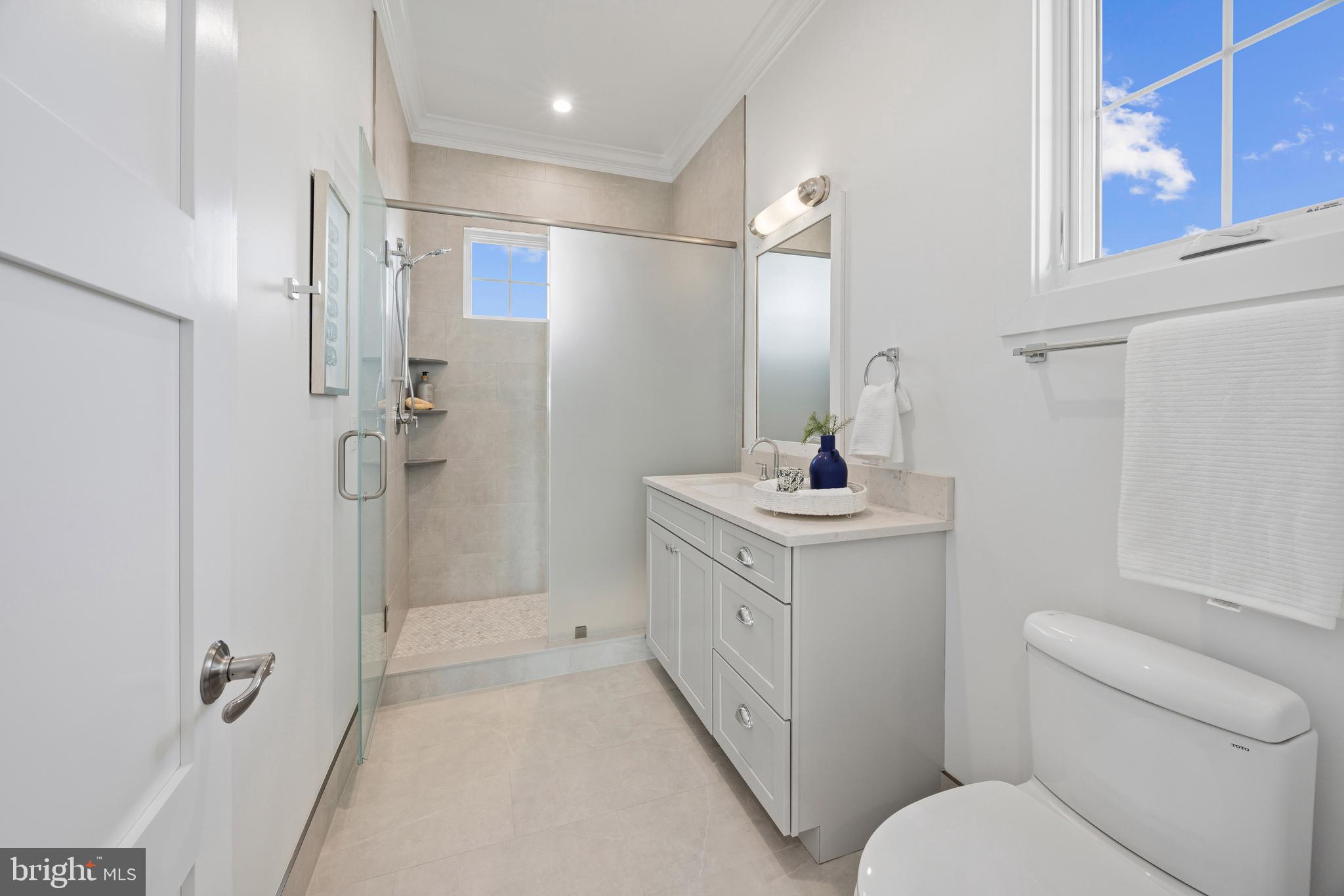 WATERFRONT LIVING AT SUNSET WHARF | 111 PETRIE WAY