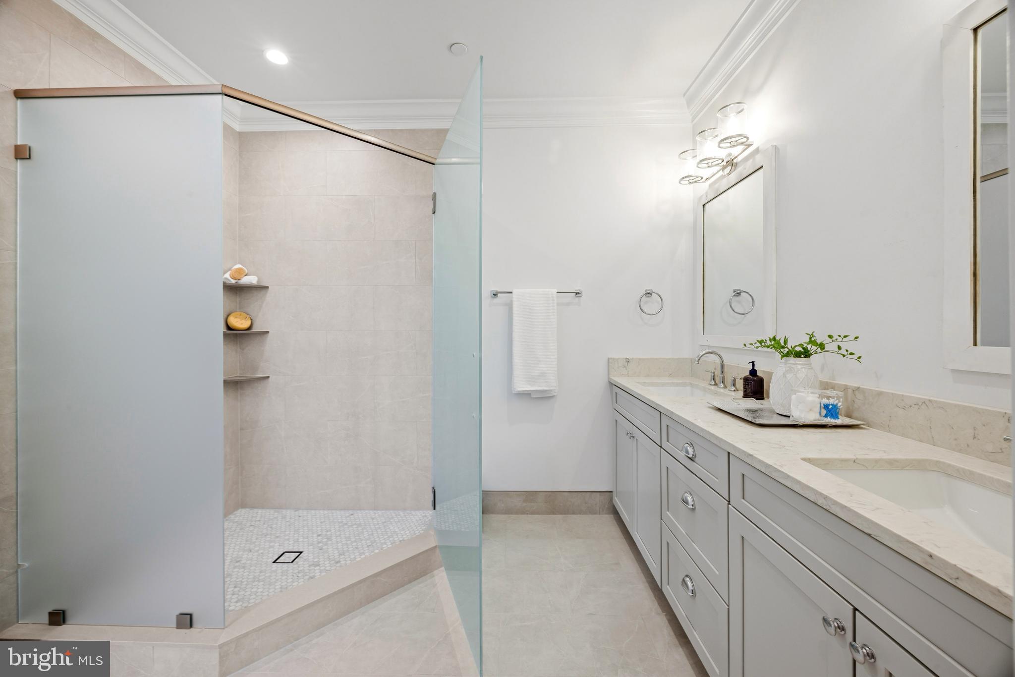 WATERFRONT LIVING AT SUNSET WHARF | 111 PETRIE WAY