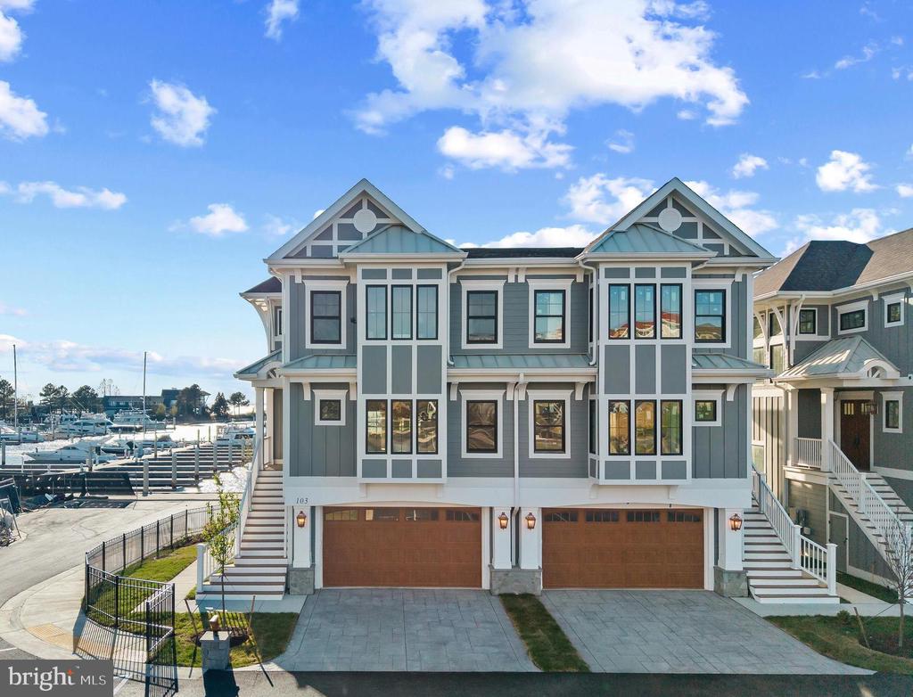 WATERFRONT LIVING AT SUNSET WHARF | 111 PETRIE WAY