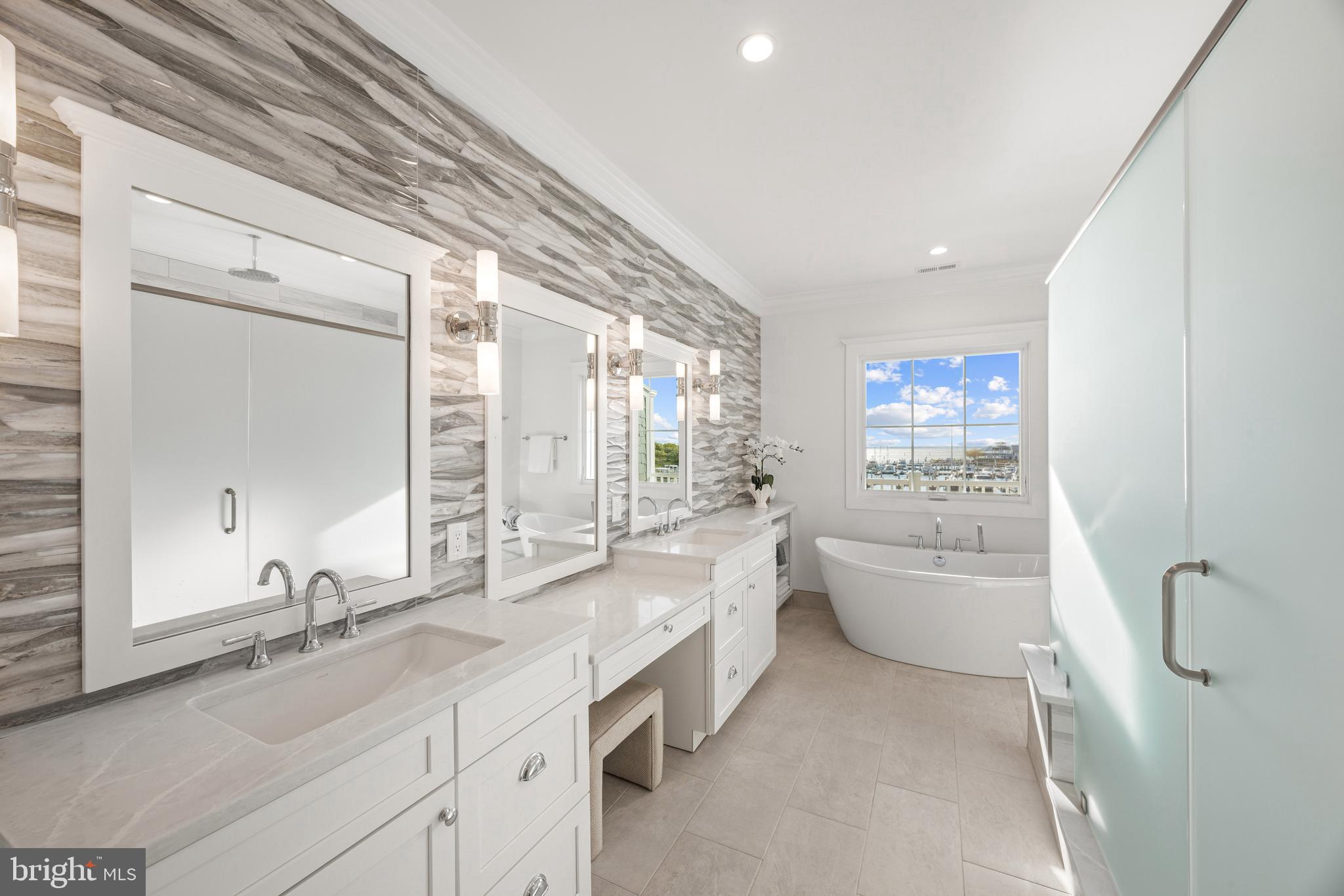 WATERFRONT LIVING AT SUNSET WHARF | 111 PETRIE WAY