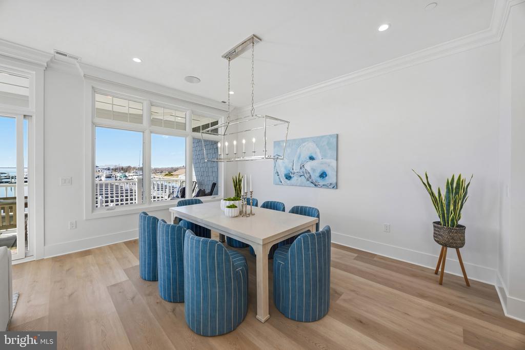 WATERFRONT LIVING AT SUNSET WHARF | 111 PETRIE WAY