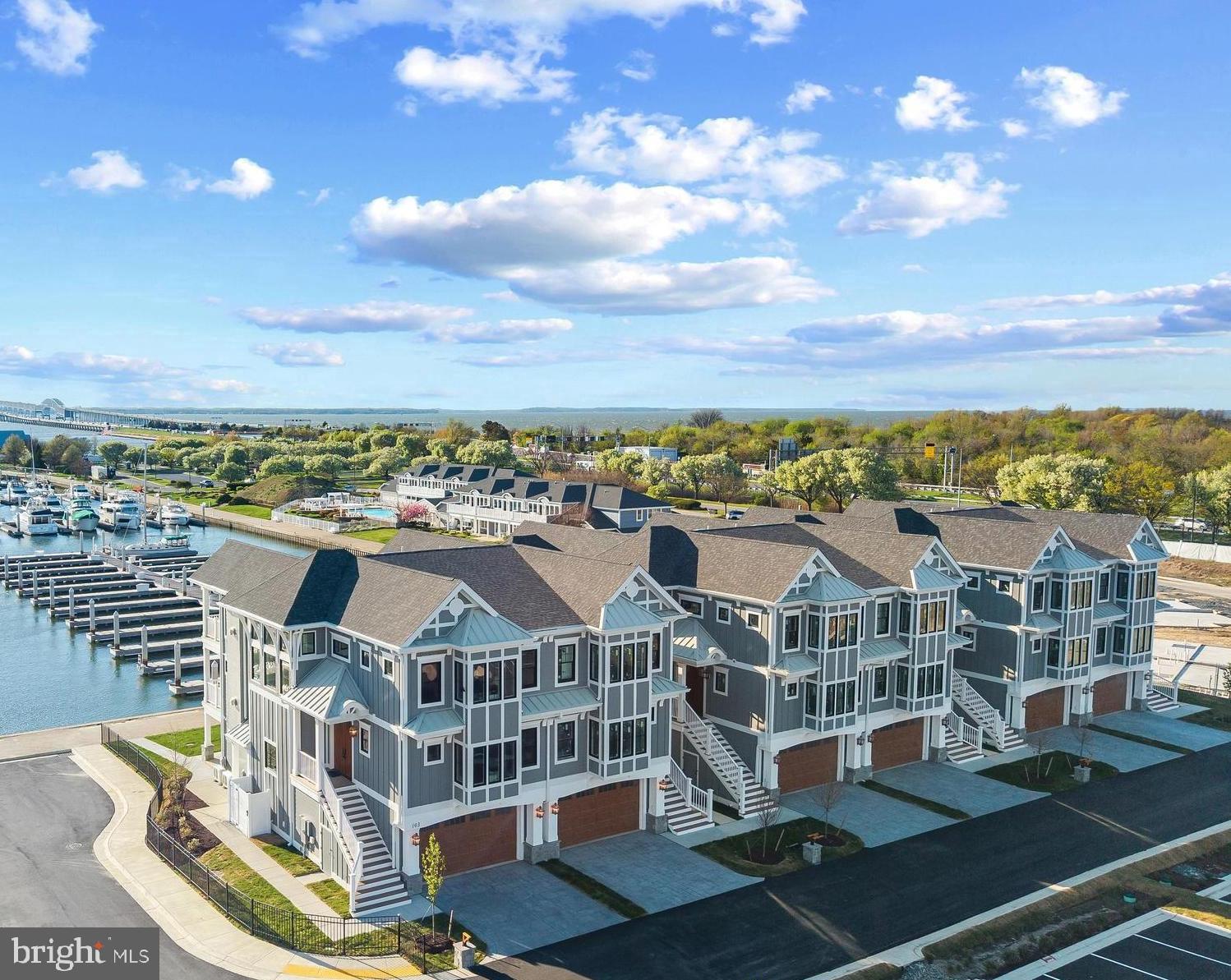 WATERFRONT LIVING AT SUNSET WHARF | 111 PETRIE WAY