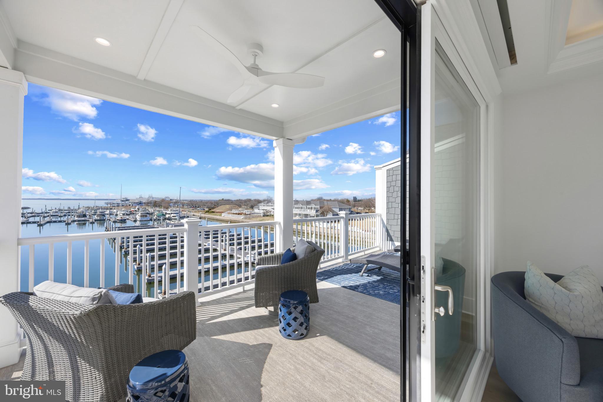 WATERFRONT LIVING AT SUNSET WHARF | 111 PETRIE WAY