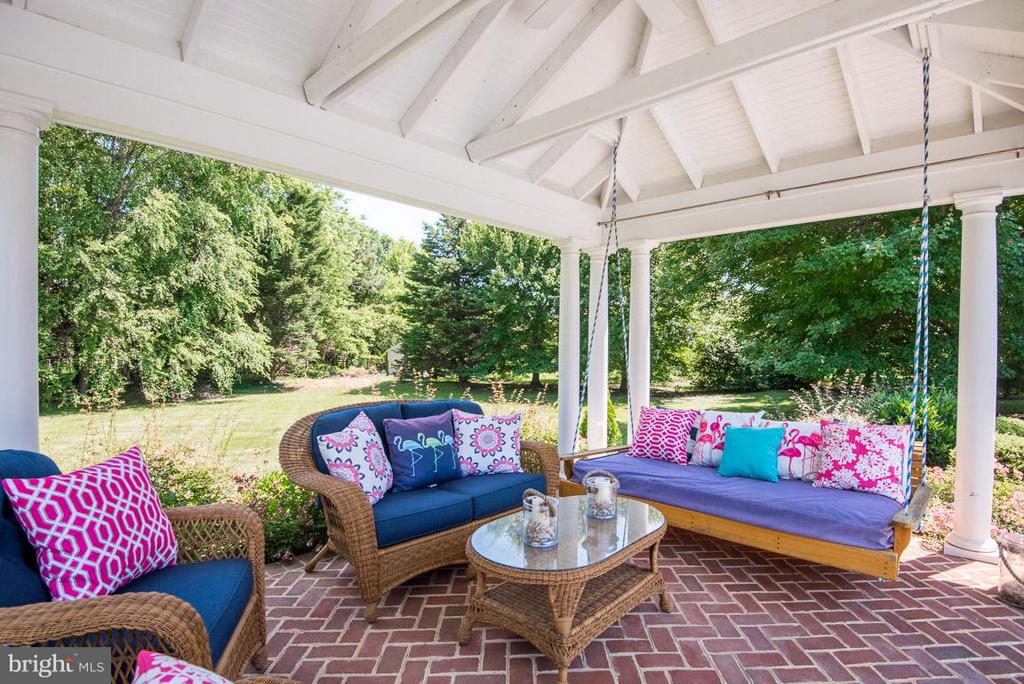 213 COLUMBIA LANE