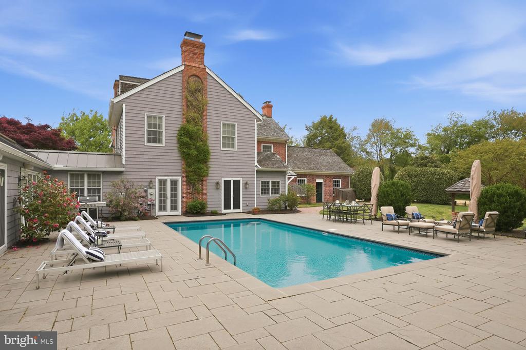 213 COLUMBIA LANE