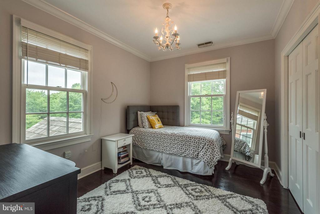 213 COLUMBIA LANE