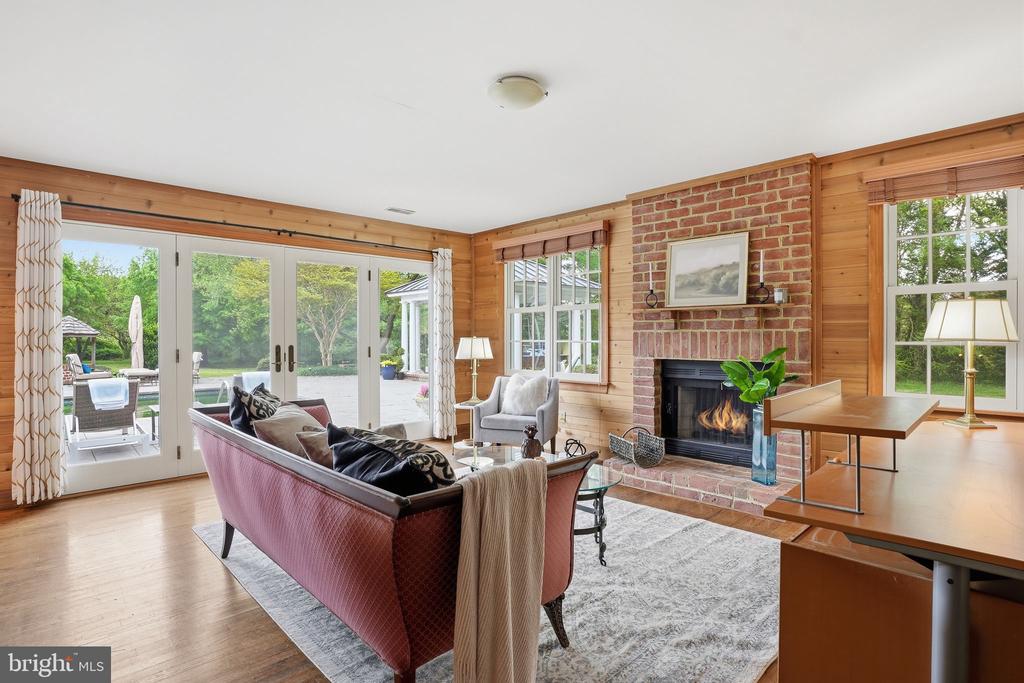 213 COLUMBIA LANE