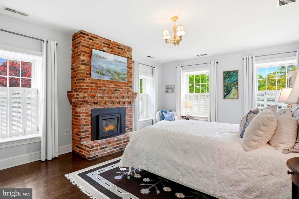 213 COLUMBIA LANE