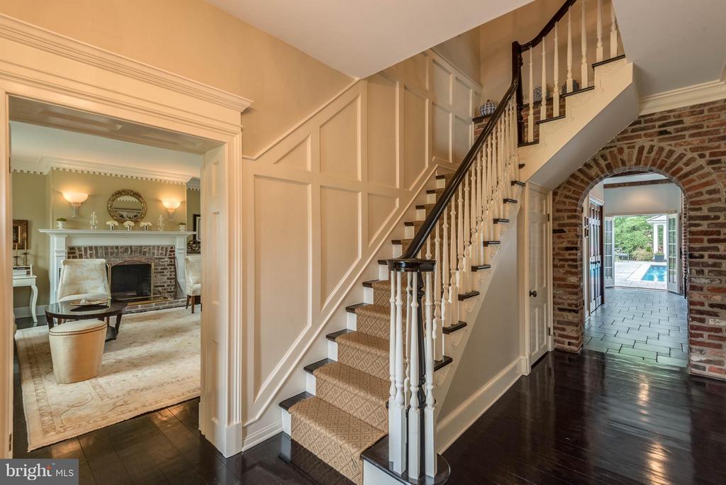 213 COLUMBIA LANE