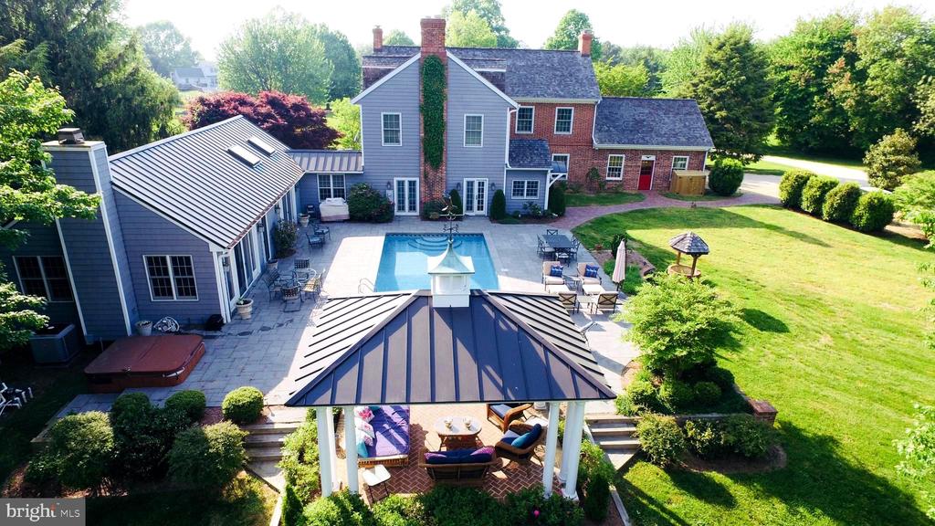 213 COLUMBIA LANE