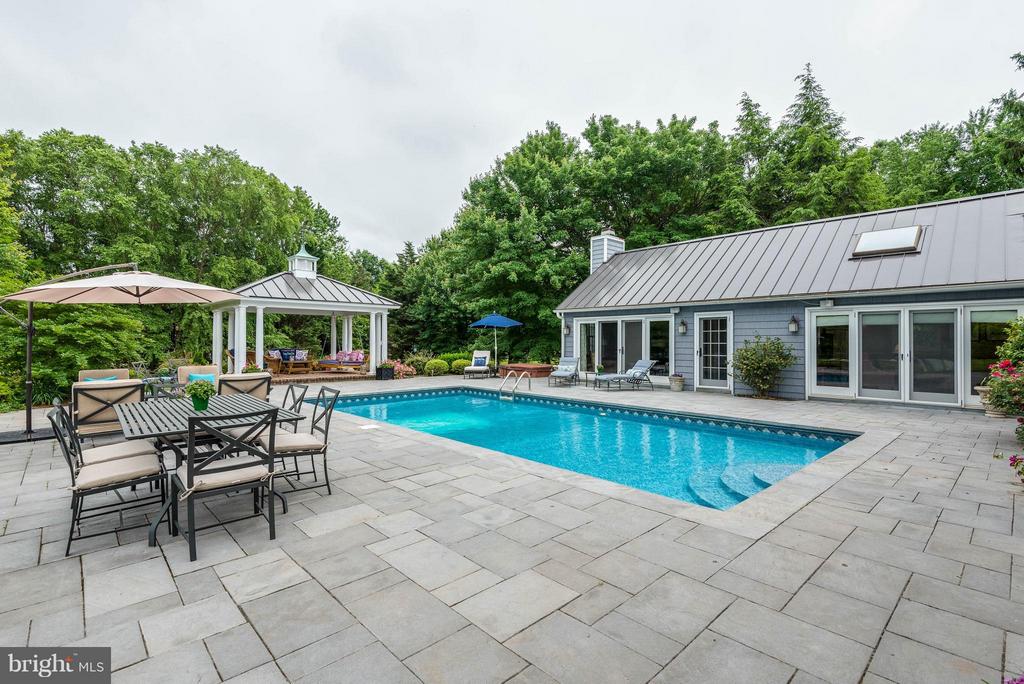 213 COLUMBIA LANE