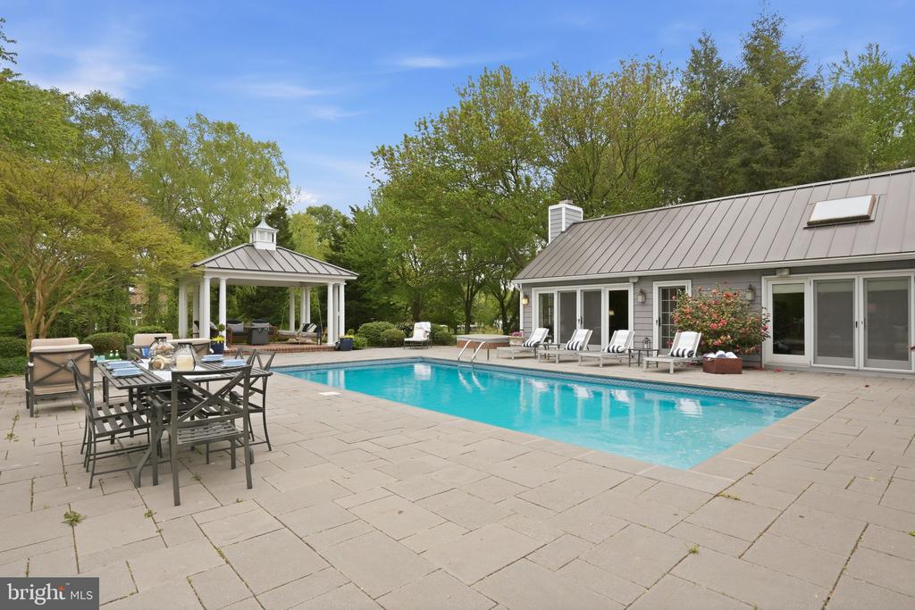213 COLUMBIA LANE