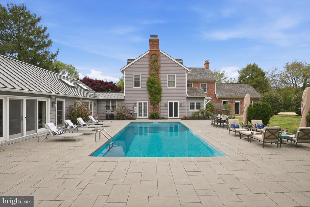 213 COLUMBIA LANE
