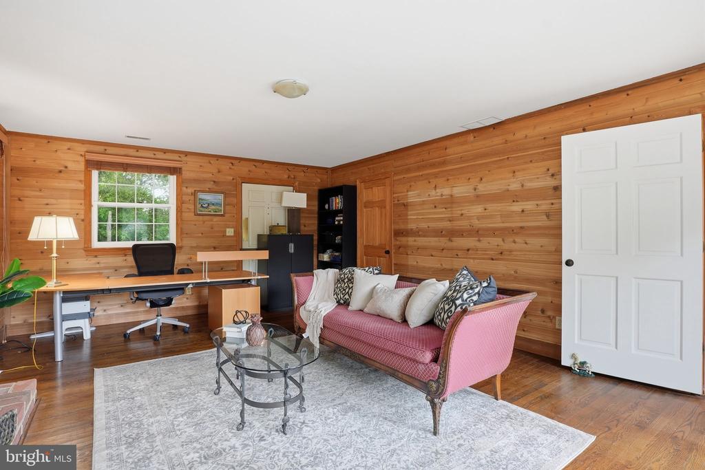 213 COLUMBIA LANE